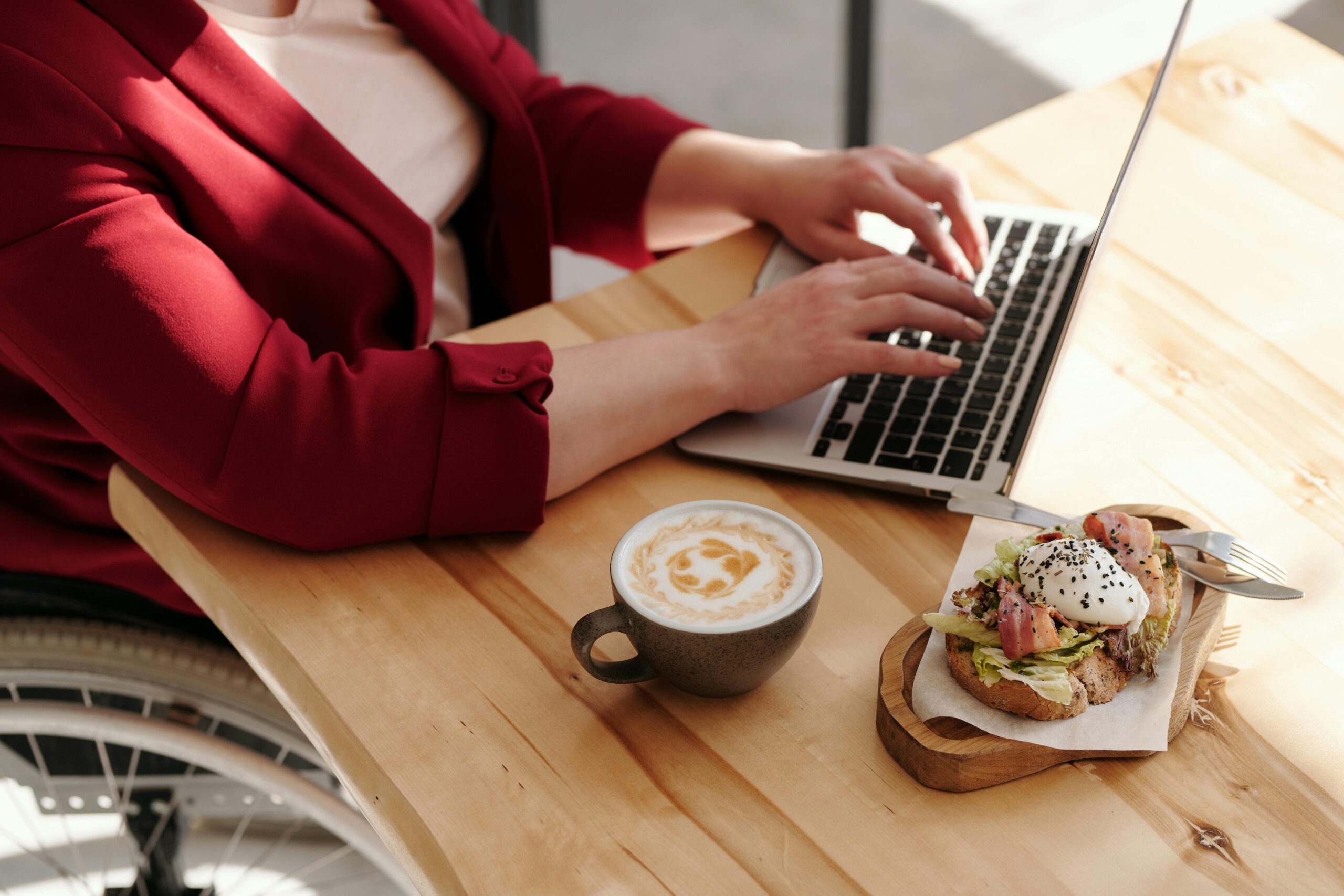 Quick Lunches & Coffee Breaks in Bolton: Where to Refuel Between Meetings